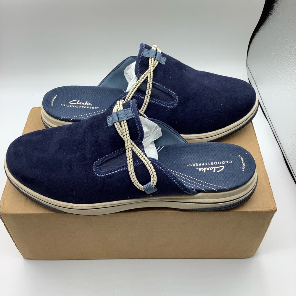 Clarks Cloudsteppers in Navy. Women’s Size 12 Wide GS1